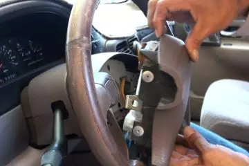 how to take off steering wheel cover